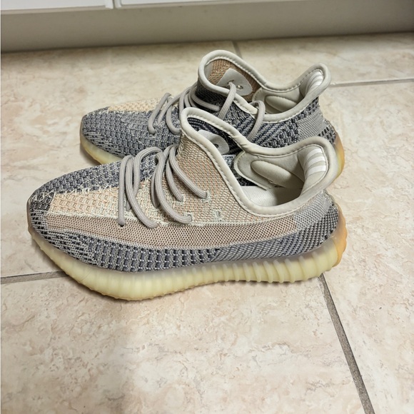 women’s yeezy 350 boost v2 ash pearl - Picture 1 of 6